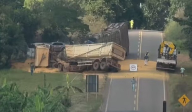 Homem morre preso às ferragens após acidente entre carreta e caminhão na BR-VÍDEO